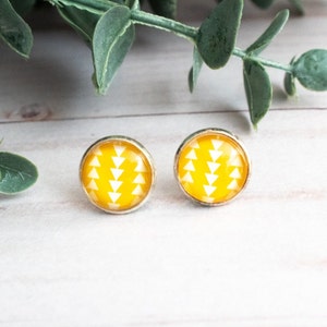 Boucles d&#39;oreilles clous géométriques jaunes Boucles d&#39;oreilles clous jaunes Boucles d&#39;oreilles minimalistes Boucles d&#39;oreilles géométriques