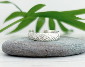 Snakeskin Sterling Silver Toe Ring: Textured Animal Print Jewelry