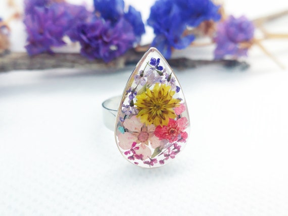 Anillo de mujer con flor aut ntica en resina. Gema de plata