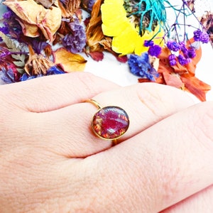 Vintage-Mini-Ahornblatt-Ring mit Opalflocken aus Edelstahl. Verstellbarer Ring aus Kunstharz
