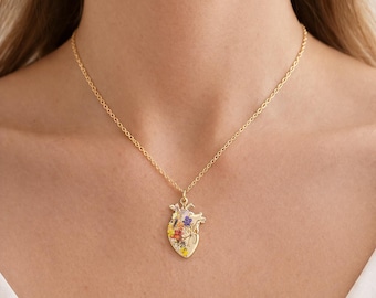 Anatomical Heart Necklace with Real Flowers in UV Resin – 2 cm Pendant Stainless Steel Gold/Silver – Medical Graduation Gift