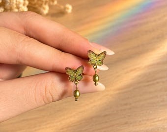 Green Butterfly Earrings in Gold, Resin, and Hypoallergenic Steel with a Pearl Pendant | Women's Birthday Gift, Handmade Jewelry