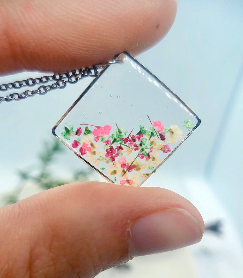 Women/'s necklace minimalist botanical chain silver steel pendant resin UV square diamond flowers real multicolored