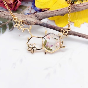 Lucky serotonin molecule pendant necklace. Real flower choker. Real flower jewelry in resin. Gift for yourself special person.