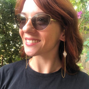 Real flower glasses chain in resin. Sunglasses holder chain. Eyeglass chain. Birthday gift.