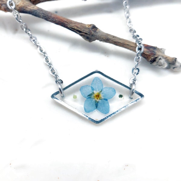 Collana ciondolo fiori veri azzurri Forget me not resina.Catenella acciaio argento Gioielli botanical terrarium nontiscordardimé