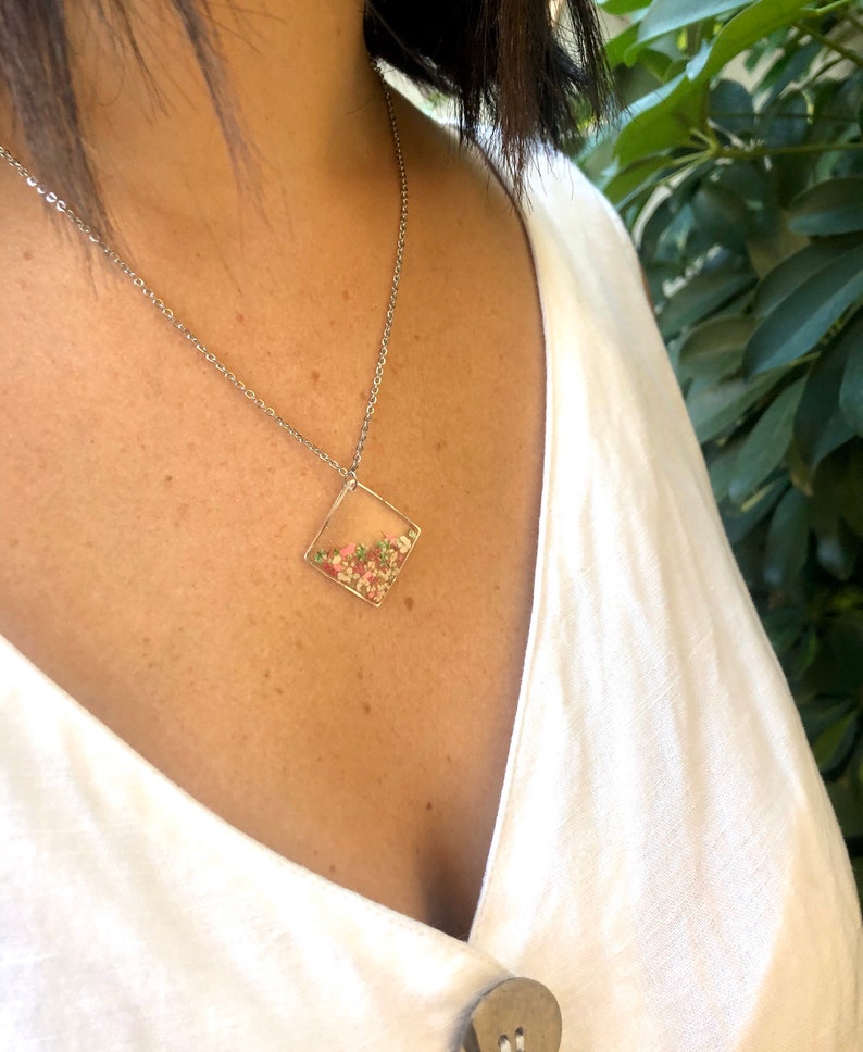 Women/'s necklace minimalist botanical chain silver steel pendant resin UV square diamond flowers real multicolored