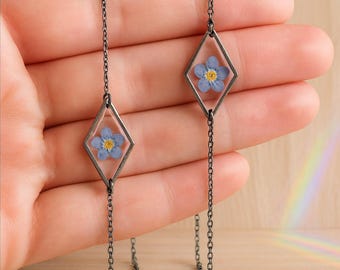 Forget-me-not resin eyeglass chain with real flowers. Sunglasses strap. Eyeglass chain. Birthday gift.
