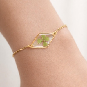 Bracciale vero quadrifoglio portafortuna. Ciondolo stile hippy.Gioielli resina