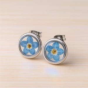 Small silver hoop stud earrings with real forget-me-not flowers in resin. Hypoallergenic jewelry with real flowers. A gift idea.