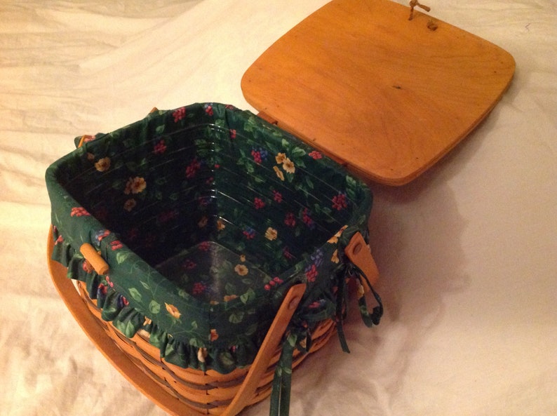 Longaberger Remembrance Picnic Style Basket Green Accent