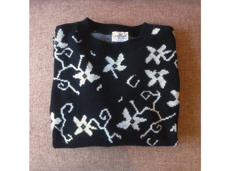 Black & white floral sweater / oversized hipster sweater / L Etsy