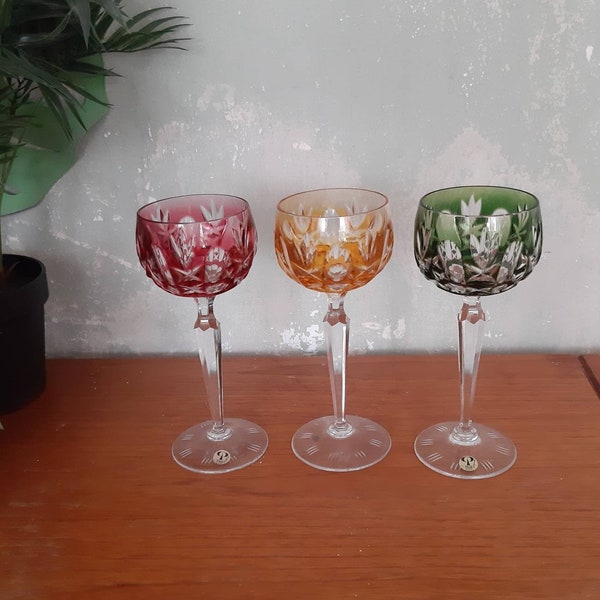 Verres à vin colorés en cristal au plomb / rouge / orange / vert / par Peill & Putzler Allemagne