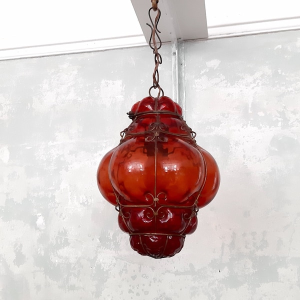 Lampe à suspension vénitienne vintage des années 50 / Lampe Murano Seguso rouge / Lustre en verre bullé avec cage