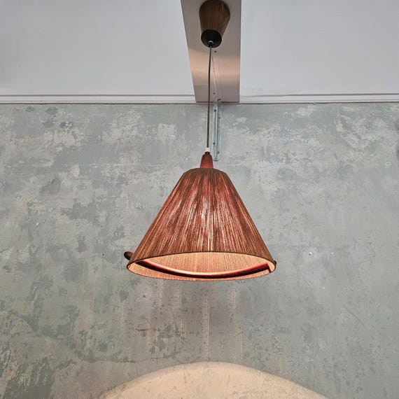 ミッドセンチュリーモダン、サイザル麻とチーク材のペンダントランプ