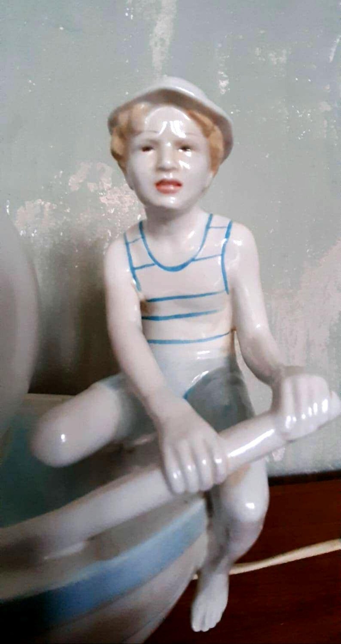 Vintage Table Lamp | 1980s Italian Ceramic Figurine Nautical Boy in Boat, foto 4 di 5