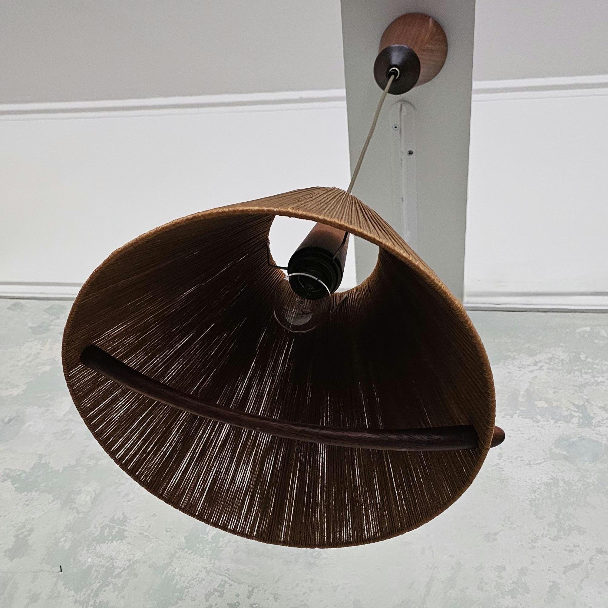 独60年代　Temde 漆塗り木材とファイバーグラス　ヴィンテージ・ペンダント ミッドセンチュリーモダン、サイザル麻とチーク材のペンダントランプ