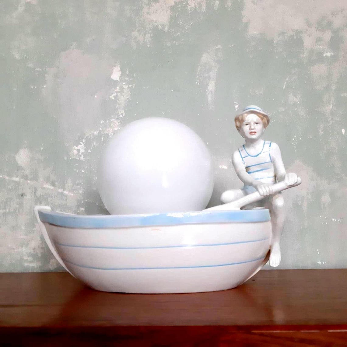Vintage Table Lamp | 1980s Italian Ceramic Figurine Nautical Boy in Boat, foto 1 di 5