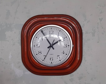 Horloge murale avec chiffres orange des années 70 / Céramique / Quartz / Décoration de cuisine rétro / Fabriquée en Allemagne