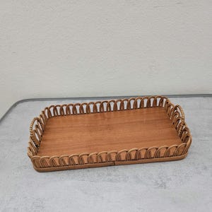 Deens vintage teakhouten rieten dienblad / klein dienblad uit de jaren 70 / Uniek woondecoratiecadeau