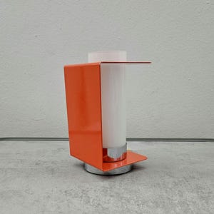 Lámpara de mesa francesa vintage / Metal naranja y vidrio blanco / Decoración de la era espacial de los años 70