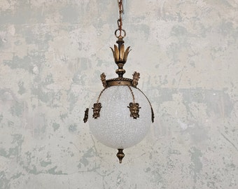 Piccolo lampadario antico francese / Lampadario a sospensione globo vintage in ottone e vetro con 9 demoni in bronzo / Decorazione per la casa in stile gotico vittoriano
