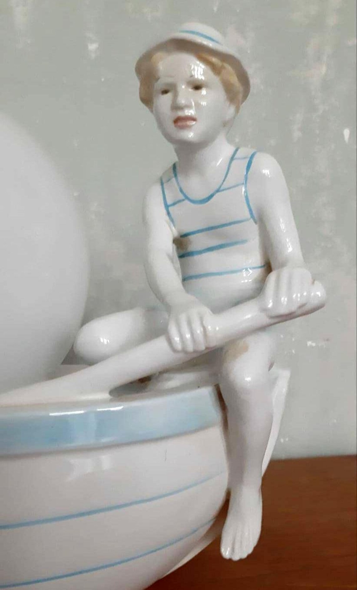 Vintage Table Lamp | 1980s Italian Ceramic Figurine Nautical Boy in Boat, foto 3 di 5