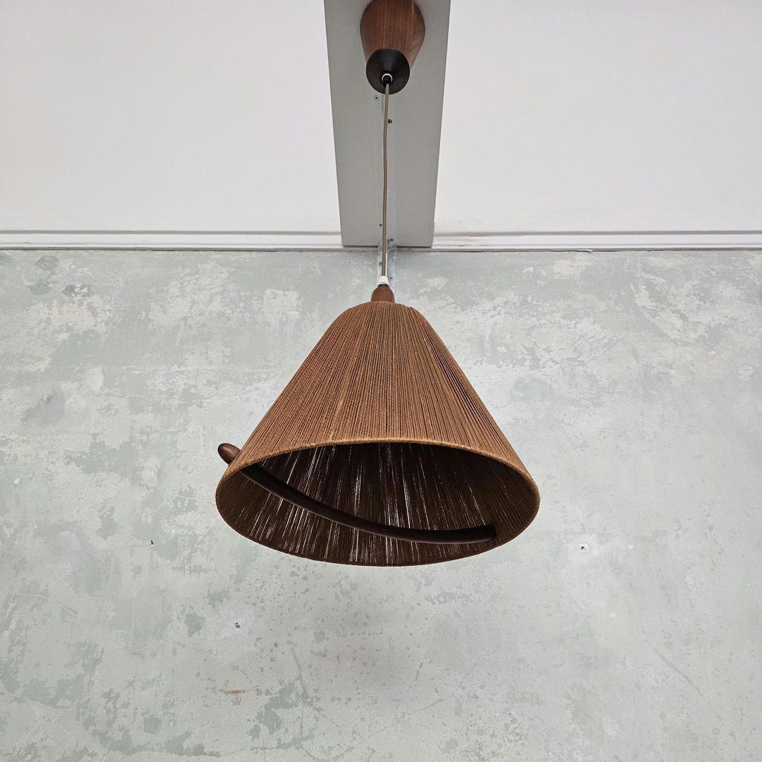 ミッドセンチュリーモダン、サイザル麻とチーク材のペンダントランプ