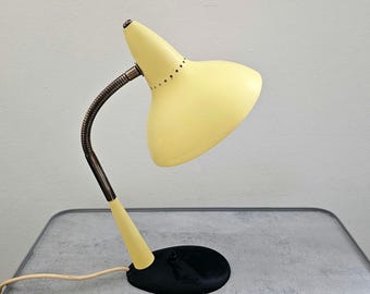 Lámpara de escritorio Kaiser Idell: Lámpara de mesa Bauhaus de metal amarillo de los años 50