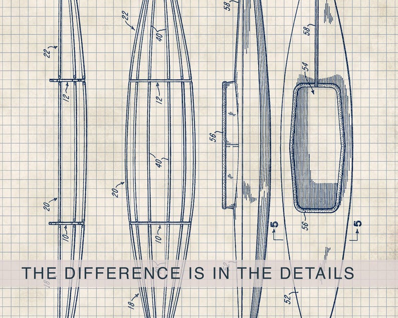 Puede incluir: Un dibujo t&eacute;cnico de patente de un kayak sobre un fondo de cuadr&iacute;cula, que muestra m&uacute;ltiples vistas con etiquetas numeradas. El texto THE DIFFERENCE IS IN THE DETAILS est&aacute; impreso horizontalmente en la parte inferior del dibujo lineal azul.