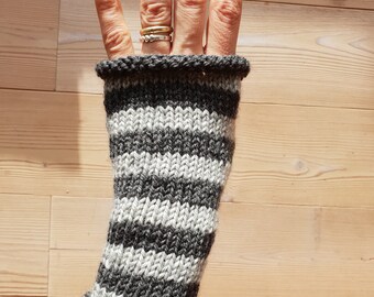 Arm warmers**wool**hand knitted**wrist warmers**STRIPES**striped