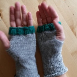 Arm warmerswoolhand-knittedgraygreenblue image 2