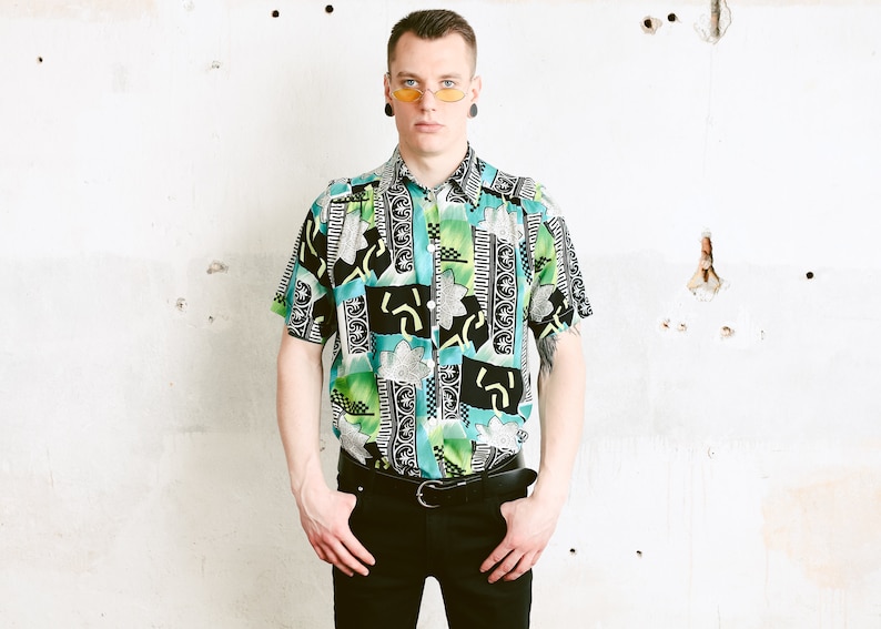 size Medium Vintage 90s Men/'s Short Sleeve Aztec Shirt Hipster Summer Shirt Beach Shirt 90s Clothing Bold Print Button Down Shirt