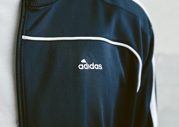 Mens Adidas Trainingsjacke. 90er Jahre Vintage Adidas Jacke Zip bis Sport Jacke Unisex Trainingsanzug oben Streetwear Rave Jacke. Größe Medium M Mens Adidas Trainingsjacke. 90er Jahre Vintage Adidas Jacke Zip bis Sport Jacke Unisex Trainingsanzug oben Streetwear Rave Jacke. Größe Medium M