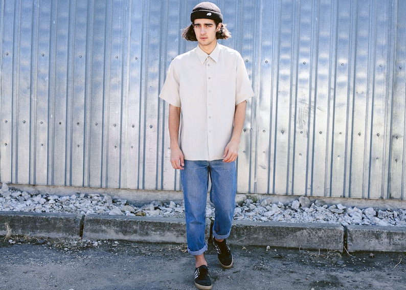 size Medium M Vintage Short Sleeve Vacation MinimalistPrint Summer Top 90s Skater Shirt Oversized Mens Shirt Beige Linen Men Shirt