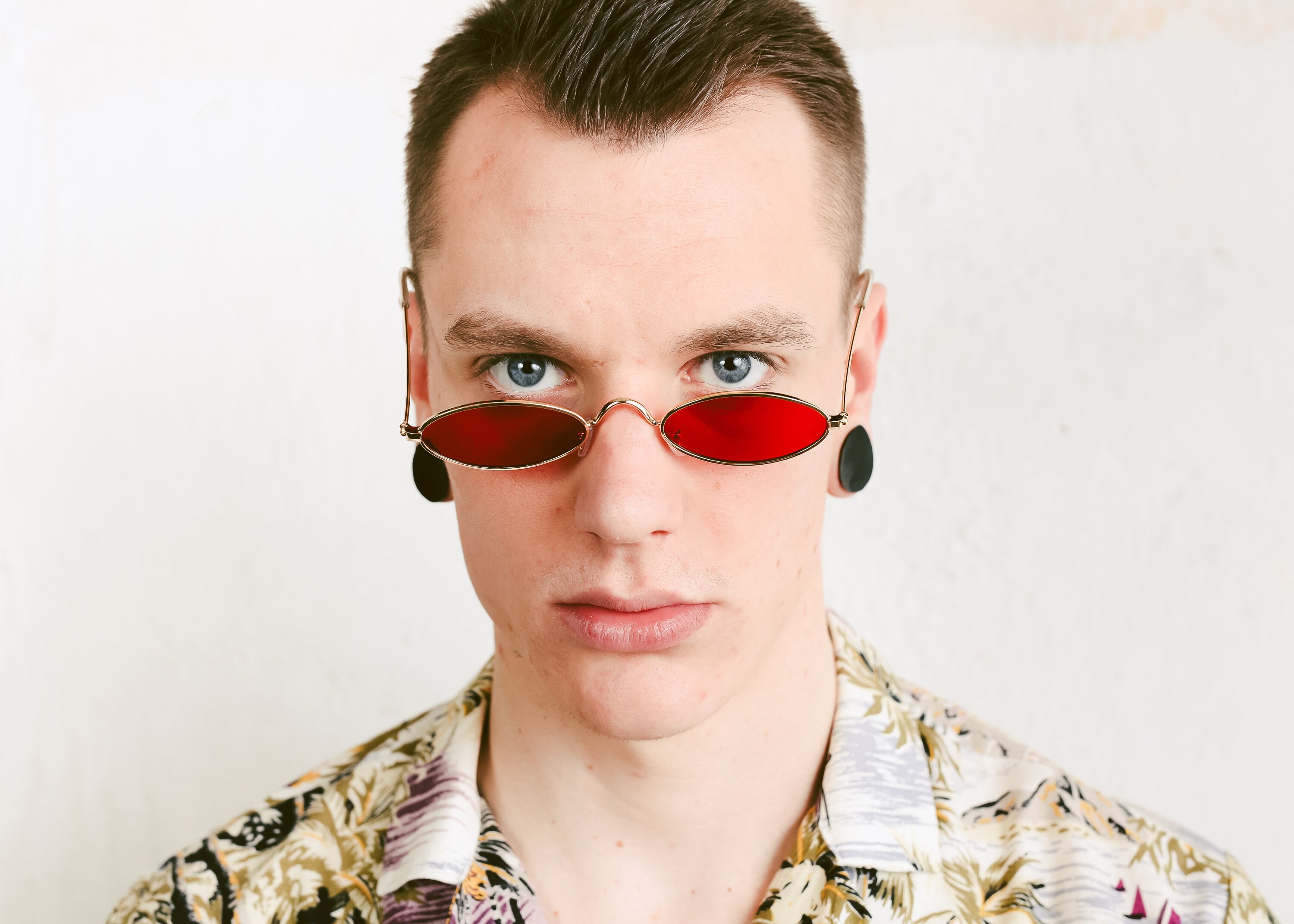 Retro Stil Oval farbige schlanke Sonnenbrille kleinen Metallrahmen flache