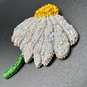 Chamomile Brooch,Botanical Jewelry,Nature Inspired, Garden Lover, Blooming Beauty,Unique jewelry,lily brooch, gift for florist.Unique Jewel