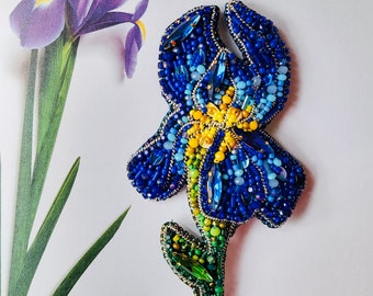Irisbloembroche met kralen, paarse bloemenspeld, kralenborduurwerk botanische sieraden
