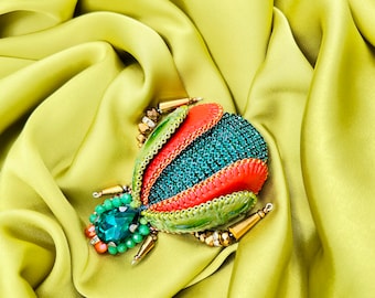 Broche scarabée en émail : bijoux insectes en cristal et strass