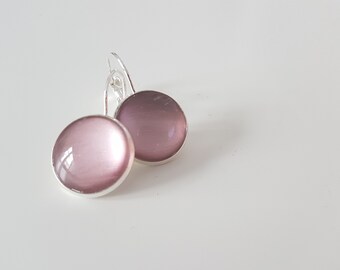 Ligth pink nailpolish earrings with a silver plated lever back