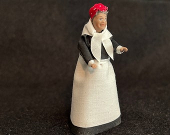 1/24 Scale Miniature Doll