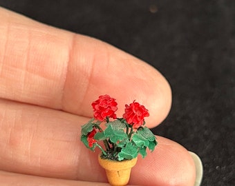 1/24 Scale Miniature Red Geranium