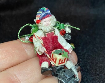 1/24 Scale Miniature Elf on Train