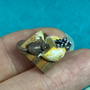 1/2” Scale Miniature Cheese with Mouse