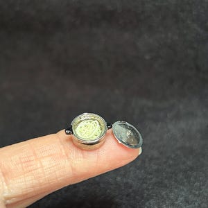 1/24 Scale Miniature Aluminum Stew Pot with Spaghetti