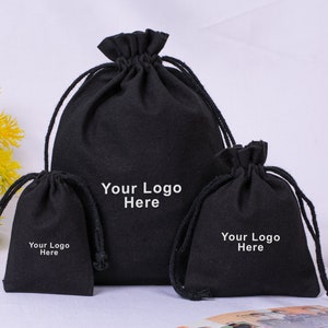 100 Schlichte schwarze Baumwollkordelbeutel Schmuckverpackungsbeutel, benutzerdefinierte Beutel mit Logo, kundenspezifische Kordelbeutel, Kosmetikverpackungen