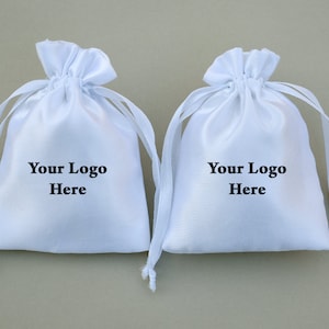 100 Sacola de cetim personalizada com cordão branca, bolsa de cordão personalizada com logotipo, bolsa para lembrancinhas de casamento, pacote de joias - frete grátis