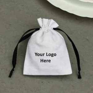 100 sacs faits sur commande respectueux de l'environnement blancs de faveur de mariage de coton de sac d'emballage de bijoux