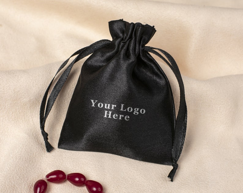 100 sacs en satin avec cordon de serrage, emballage de bijoux personnalisés, sacs avec logo, sacs-cadeaux de faveur de mariage livraison gratuite image 7