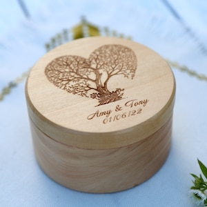 Pequeña caja redonda de madera con tapa Joyero Regalo de quinto aniversario Urna Regalo de compromiso Regalo de boda para invitado Propuesta Personalizada